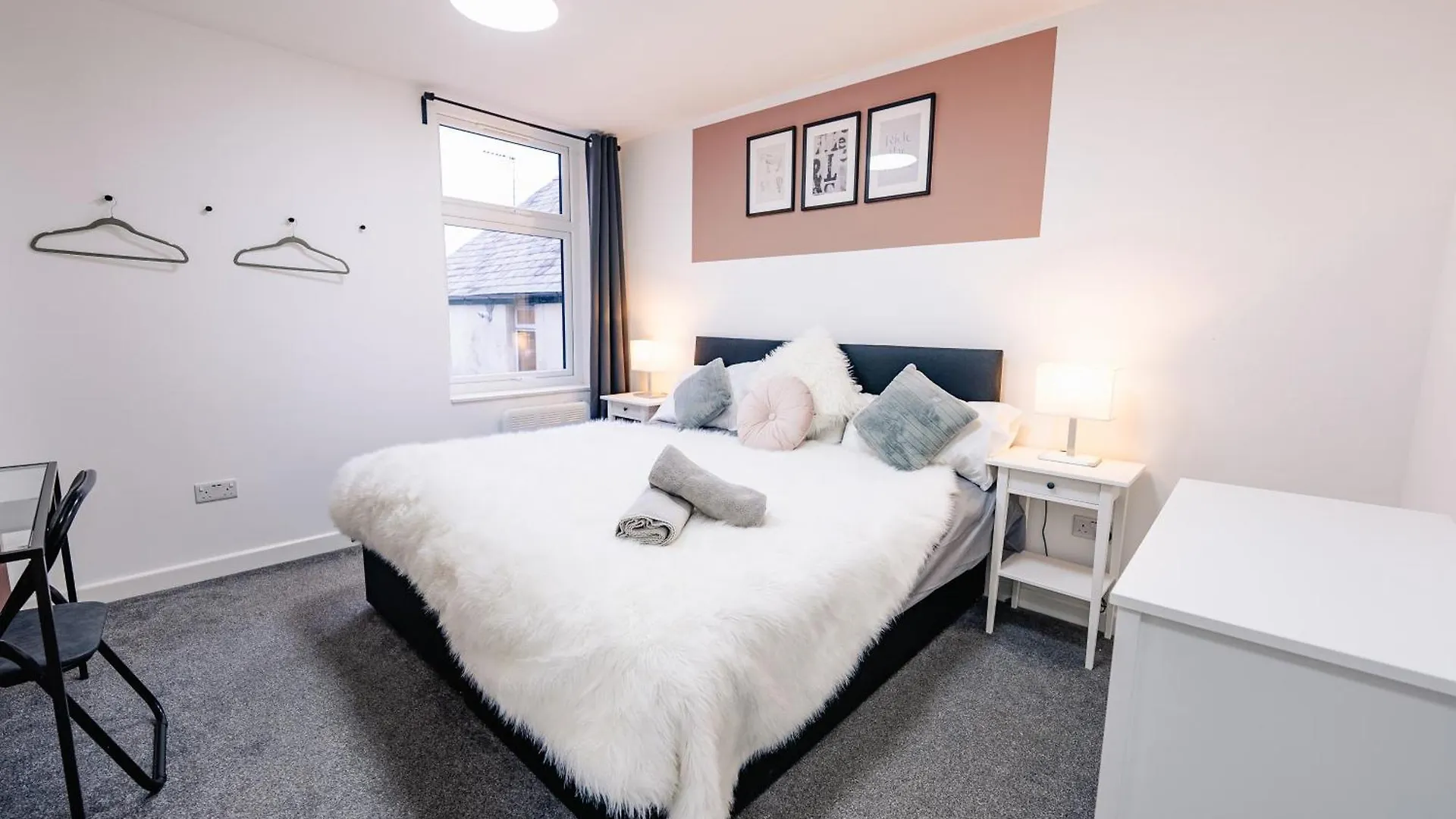 Spacious & Modern - One Bed Flat 카디프 0*,