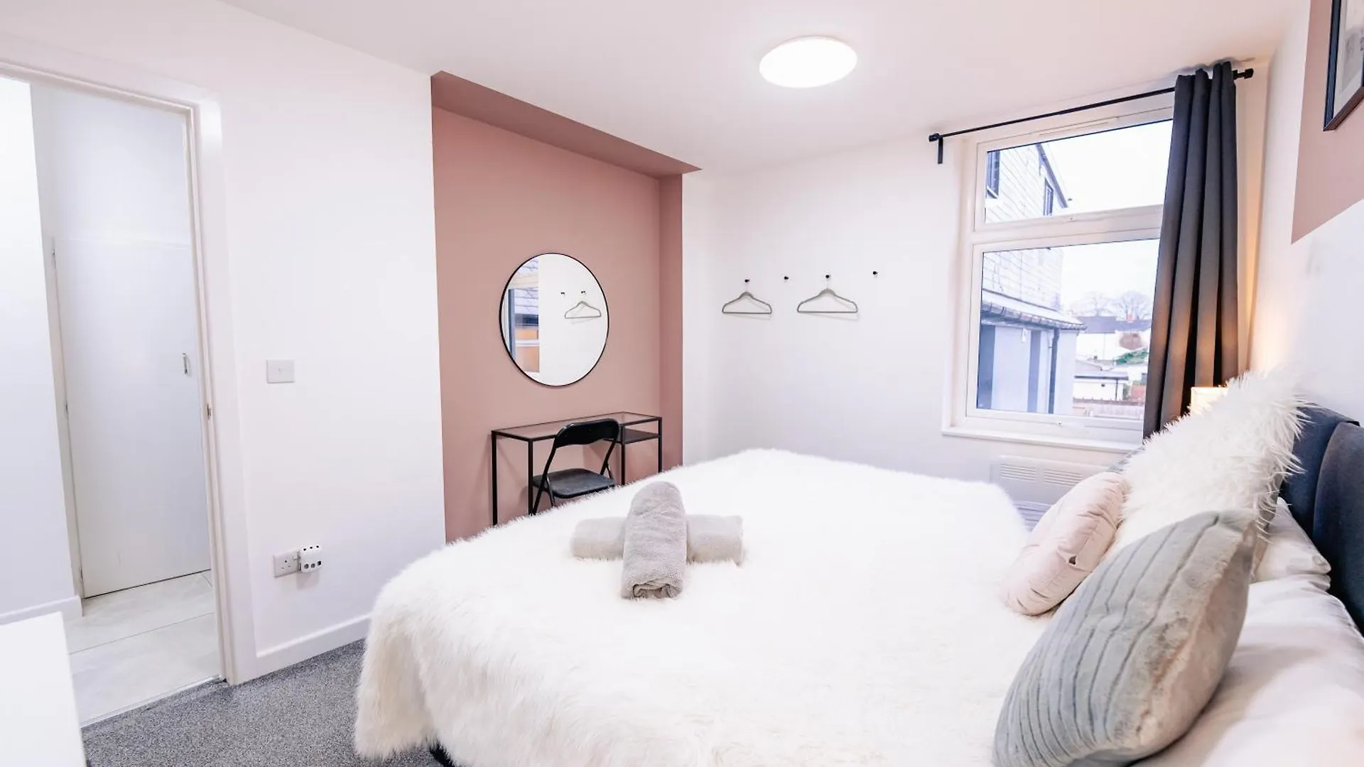 Spacious & Modern - One Bed Flat 카디프