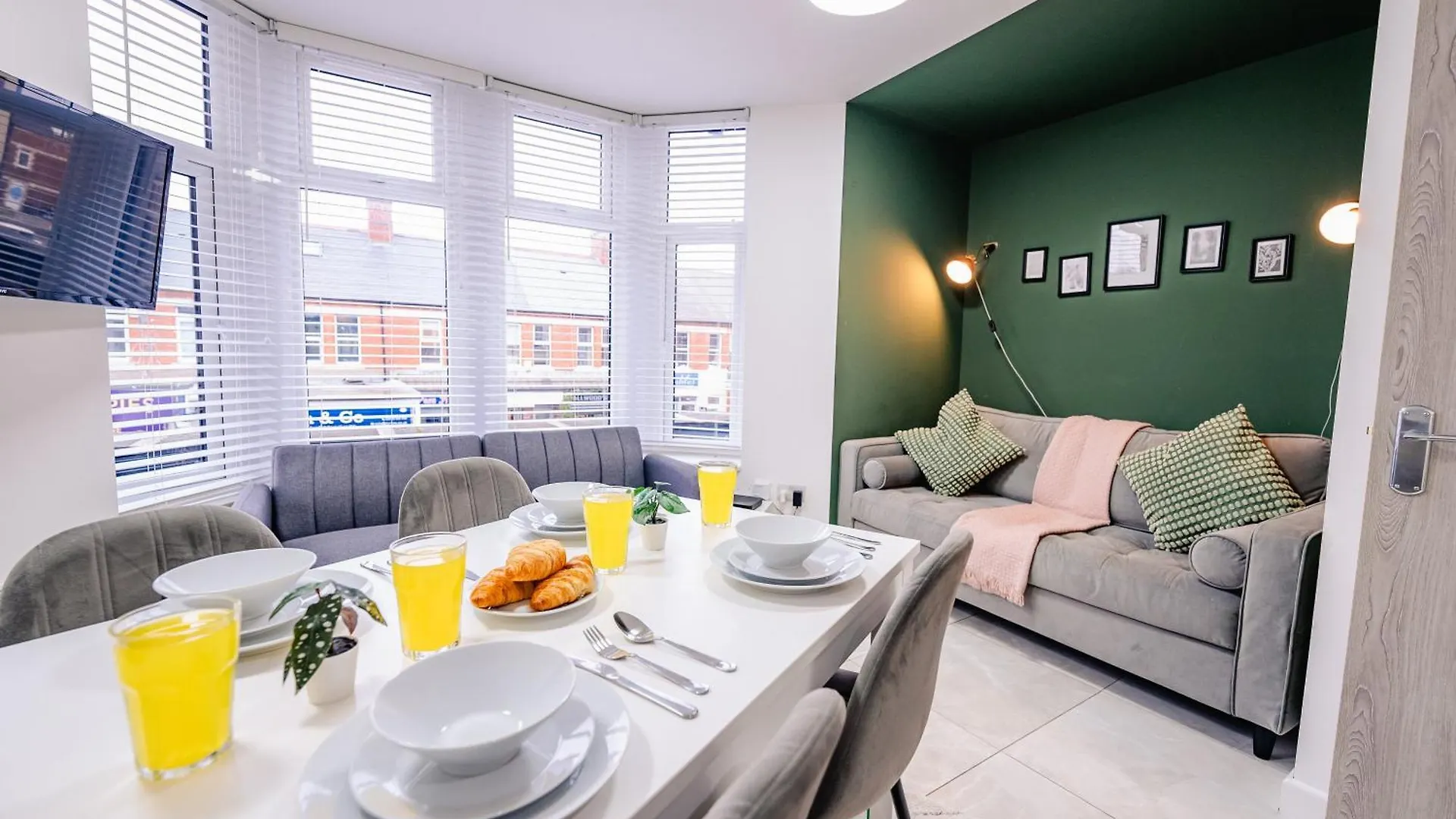 Spacious & Modern - One Bed Flat 카디프
